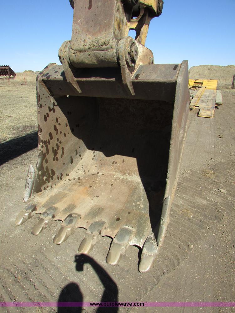 image for item I6527 1997 John Deere 992E-LC excavator