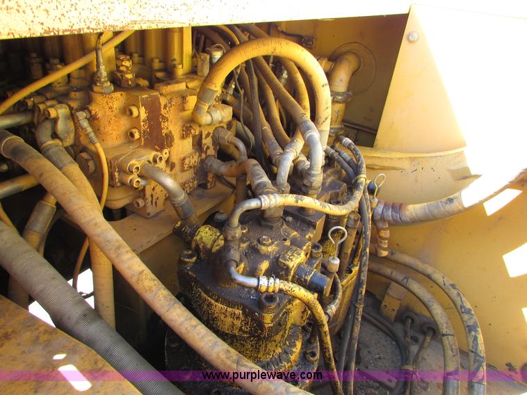 image for item I6527 1997 John Deere 992E-LC excavator