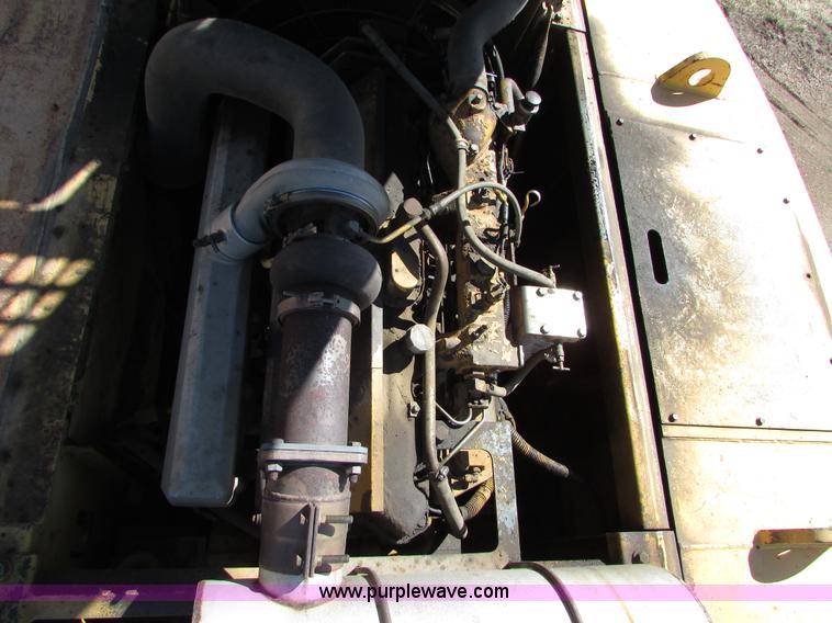 image for item I6527 1997 John Deere 992E-LC excavator