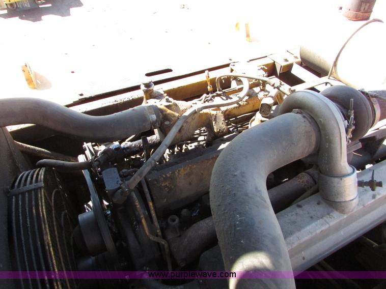 image for item I6527 1997 John Deere 992E-LC excavator