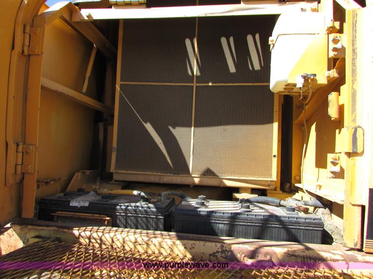 image for item I6527 1997 John Deere 992E-LC excavator