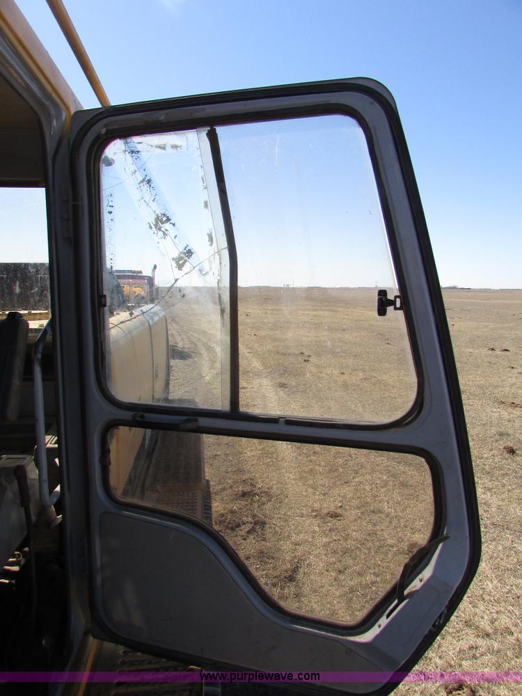 image for item I6527 1997 John Deere 992E-LC excavator