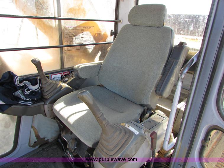 image for item I6527 1997 John Deere 992E-LC excavator