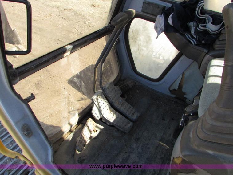 image for item I6527 1997 John Deere 992E-LC excavator