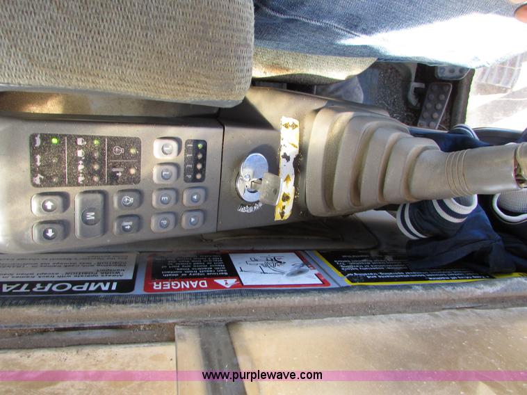 image for item I6527 1997 John Deere 992E-LC excavator