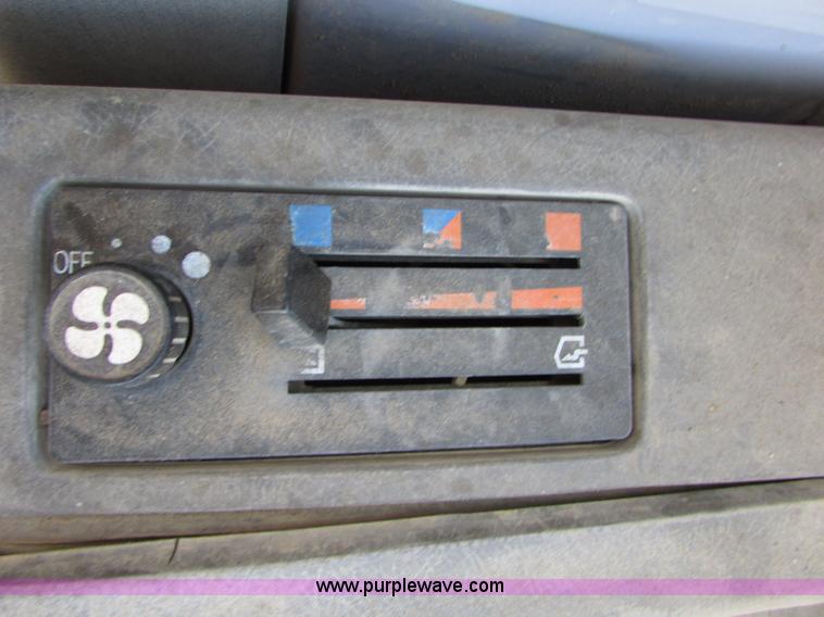 image for item I6527 1997 John Deere 992E-LC excavator