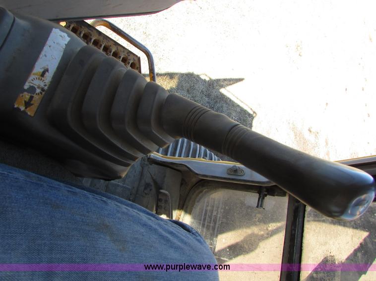 image for item I6527 1997 John Deere 992E-LC excavator