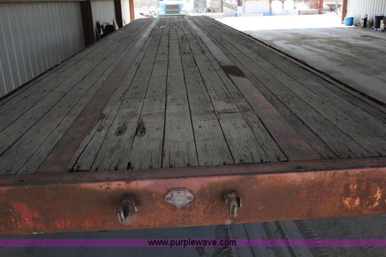 image for item J2251 1978 Hobbs FB6B42ST flatbed trailer