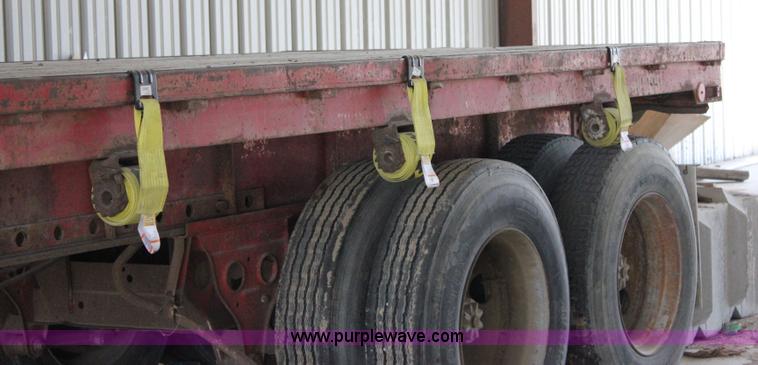 image for item J2251 1978 Hobbs FB6B42ST flatbed trailer