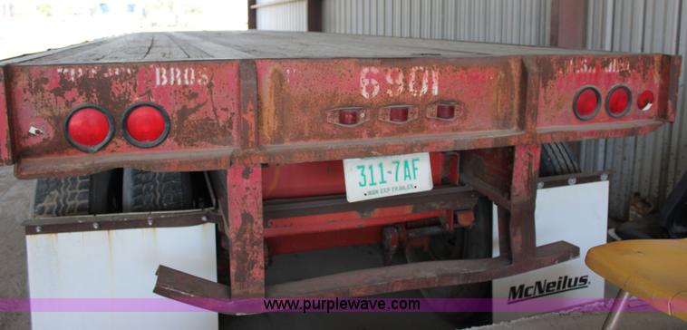 image for item J2251 1978 Hobbs FB6B42ST flatbed trailer
