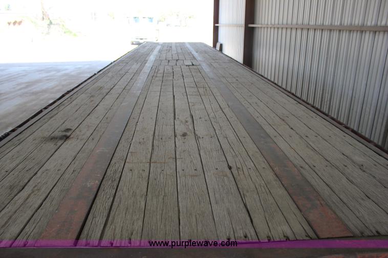 image for item J2251 1978 Hobbs FB6B42ST flatbed trailer