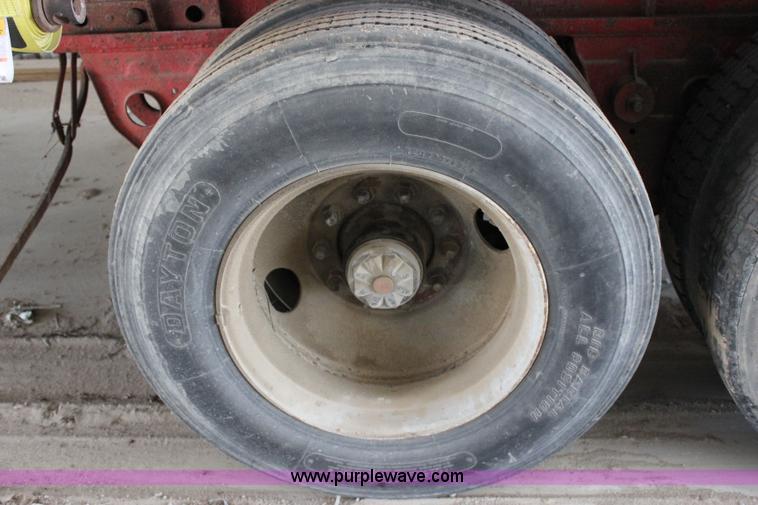 image for item J2251 1978 Hobbs FB6B42ST flatbed trailer