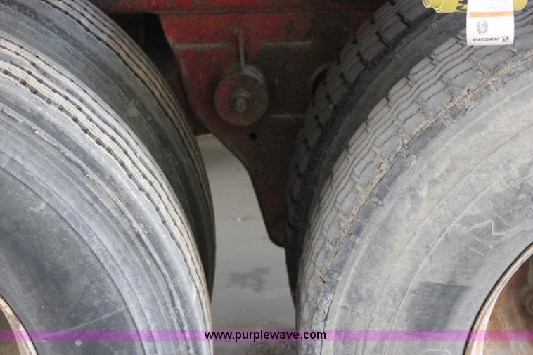 image for item J2251 1978 Hobbs FB6B42ST flatbed trailer