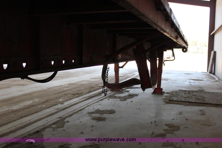 image for item J2251 1978 Hobbs FB6B42ST flatbed trailer