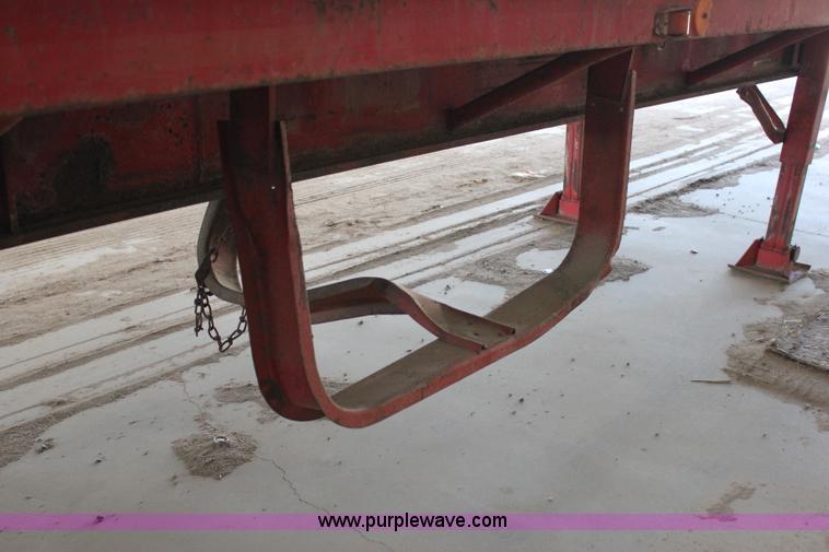 image for item J2251 1978 Hobbs FB6B42ST flatbed trailer