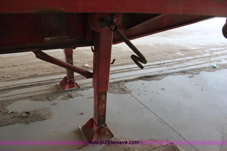 image for item J2251 1978 Hobbs FB6B42ST flatbed trailer