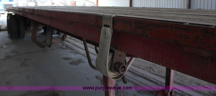image for item J2251 1978 Hobbs FB6B42ST flatbed trailer
