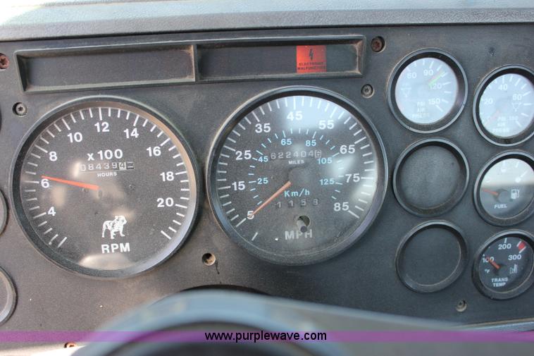 image for item J2252 1999 Mack CH613 semi truck