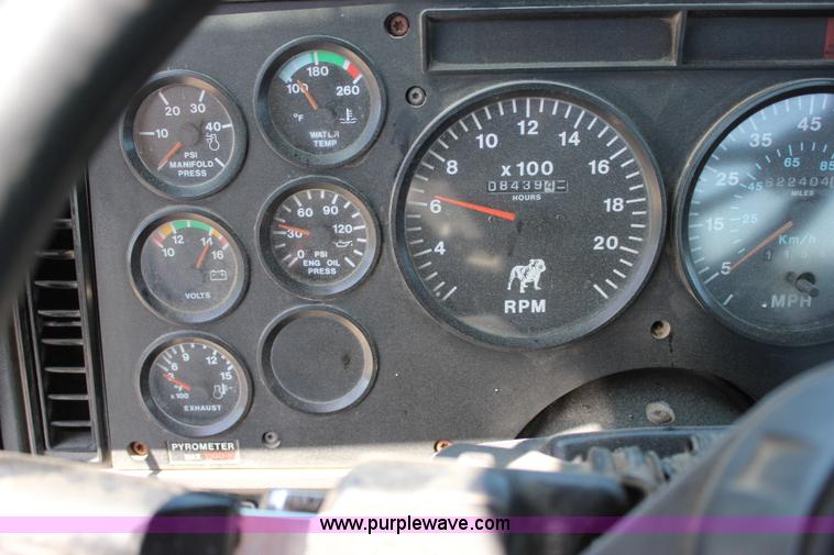 image for item J2252 1999 Mack CH613 semi truck