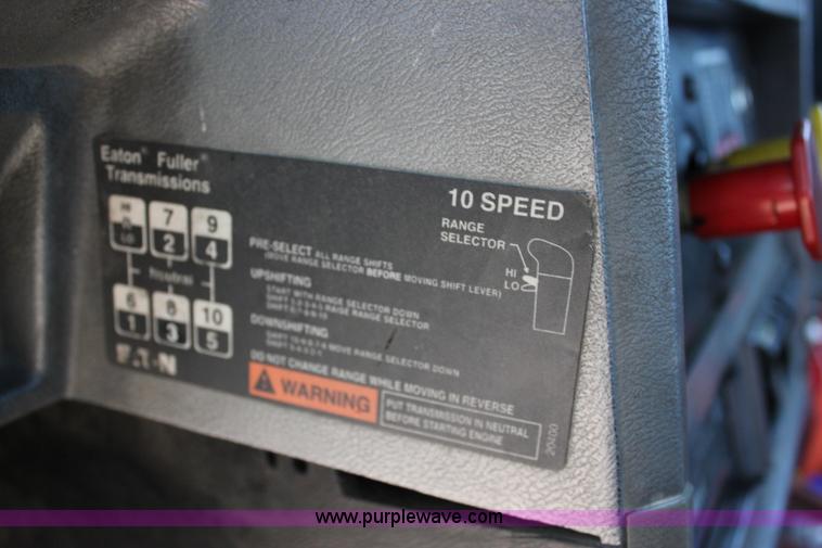 image for item J2252 1999 Mack CH613 semi truck