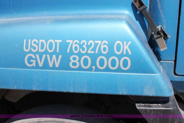 image for item J2252 1999 Mack CH613 semi truck