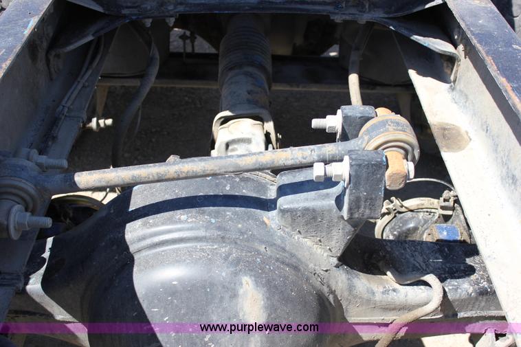 image for item J2252 1999 Mack CH613 semi truck