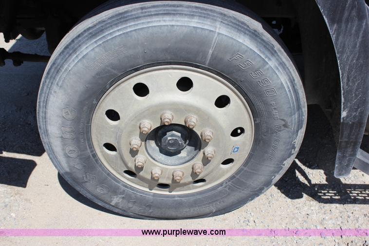 image for item J2252 1999 Mack CH613 semi truck