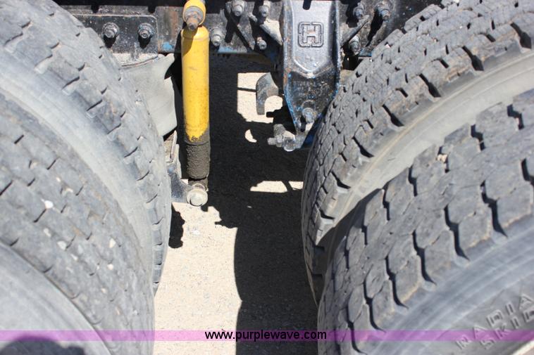 image for item J2252 1999 Mack CH613 semi truck