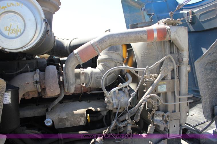 image for item J2252 1999 Mack CH613 semi truck