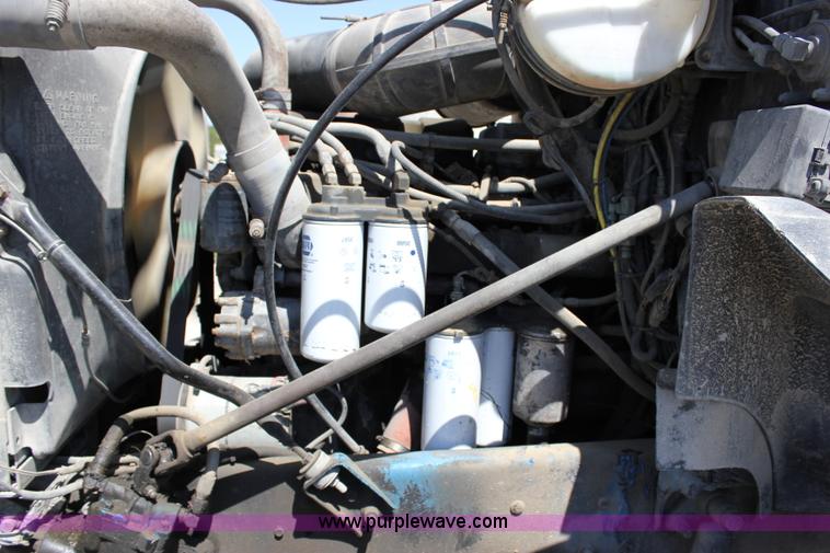 image for item J2252 1999 Mack CH613 semi truck