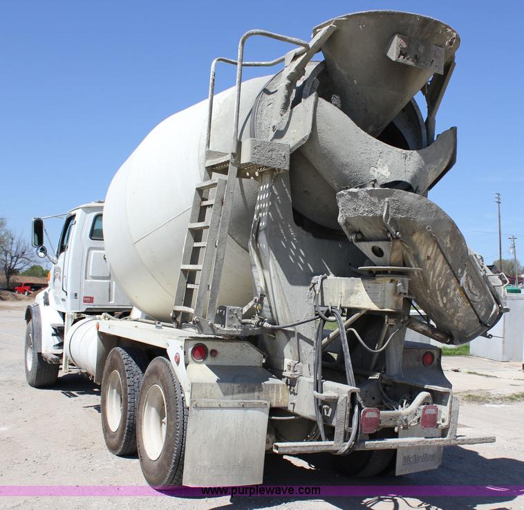 image for item J2253 1999 Sterling A9500 mixer truck