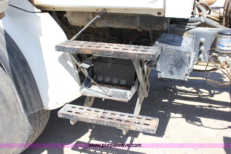 image for item J2253 1999 Sterling A9500 mixer truck