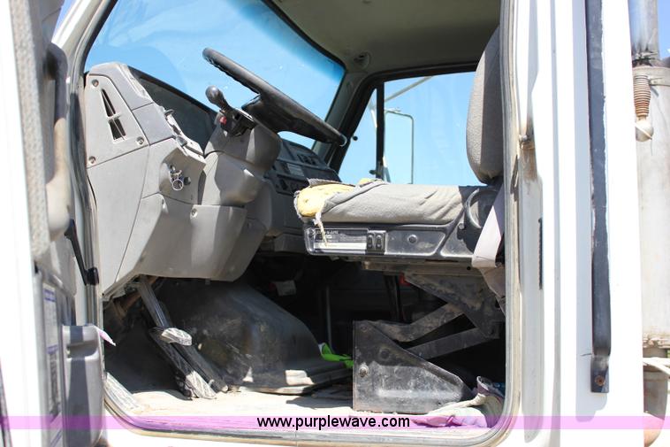 image for item J2253 1999 Sterling A9500 mixer truck