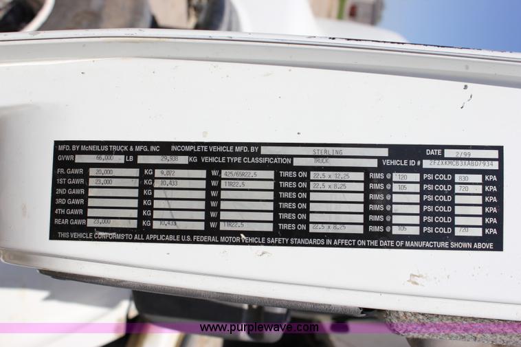 image for item J2253 1999 Sterling A9500 mixer truck