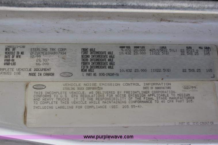 image for item J2253 1999 Sterling A9500 mixer truck