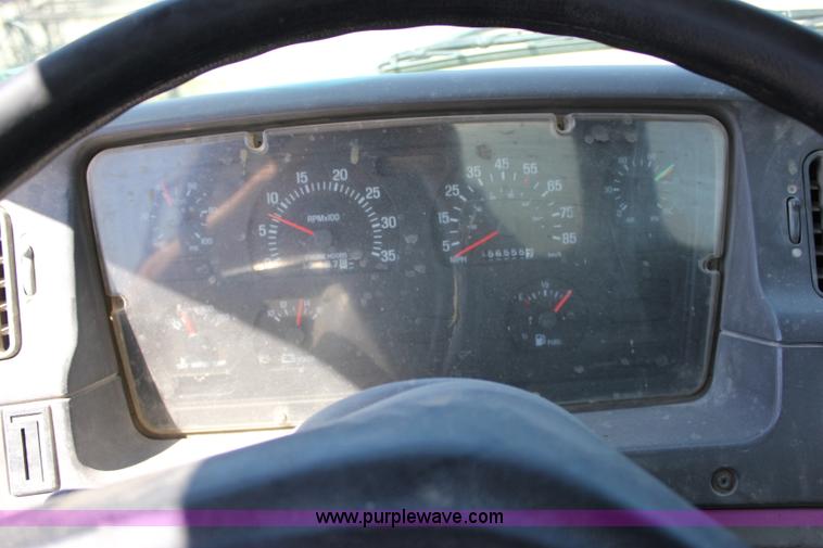 image for item J2253 1999 Sterling A9500 mixer truck