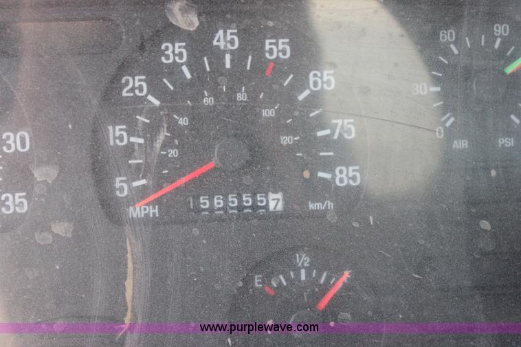 image for item J2253 1999 Sterling A9500 mixer truck