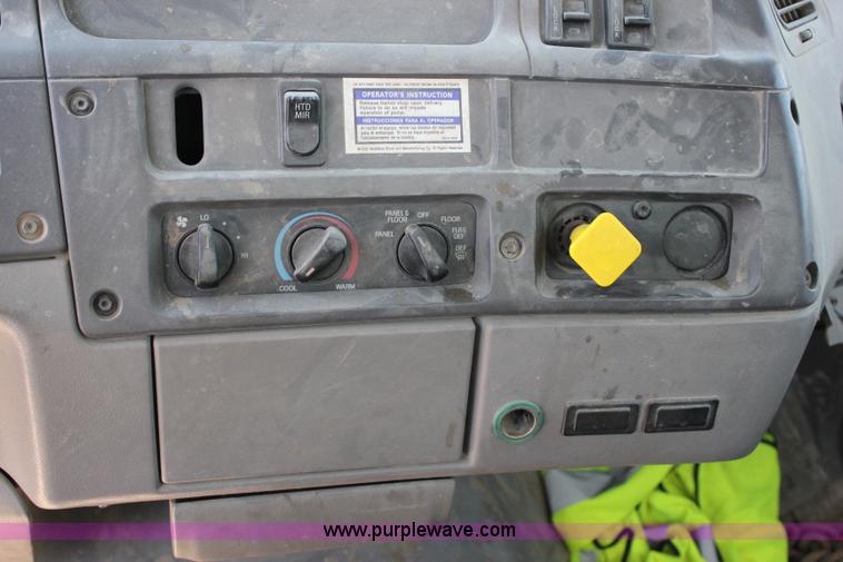 image for item J2253 1999 Sterling A9500 mixer truck