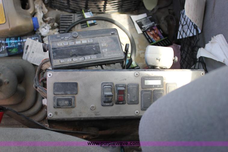 image for item J2253 1999 Sterling A9500 mixer truck