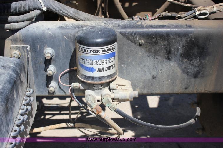 image for item J2253 1999 Sterling A9500 mixer truck