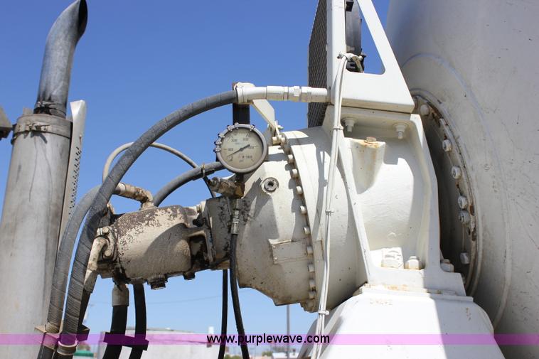 image for item J2253 1999 Sterling A9500 mixer truck