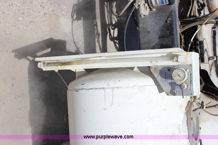 image for item J2253 1999 Sterling A9500 mixer truck