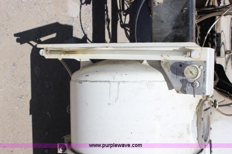 image for item J2253 1999 Sterling A9500 mixer truck