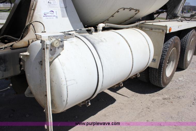 image for item J2253 1999 Sterling A9500 mixer truck