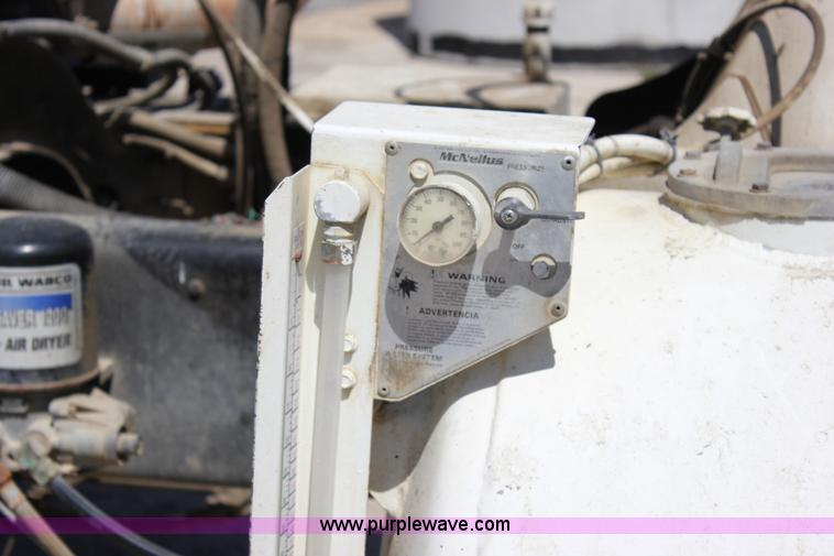 image for item J2253 1999 Sterling A9500 mixer truck