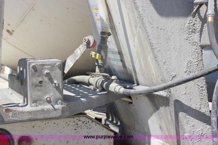 image for item J2253 1999 Sterling A9500 mixer truck