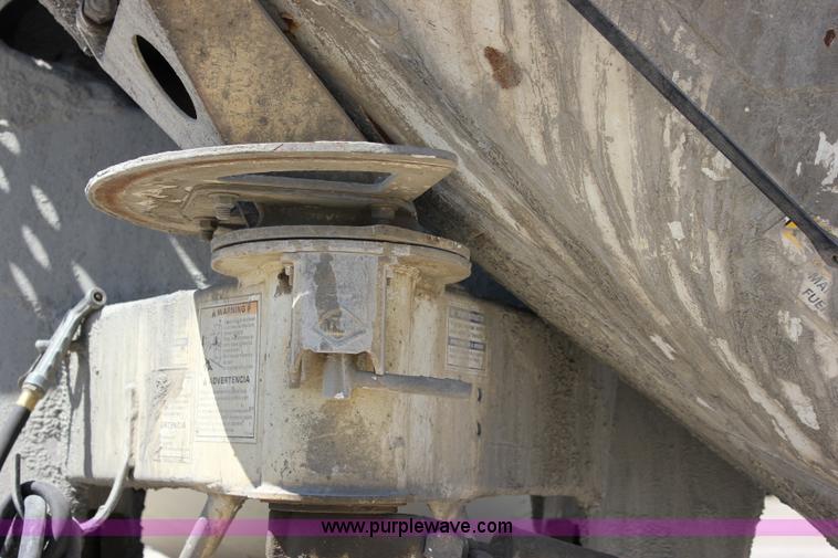 image for item J2253 1999 Sterling A9500 mixer truck