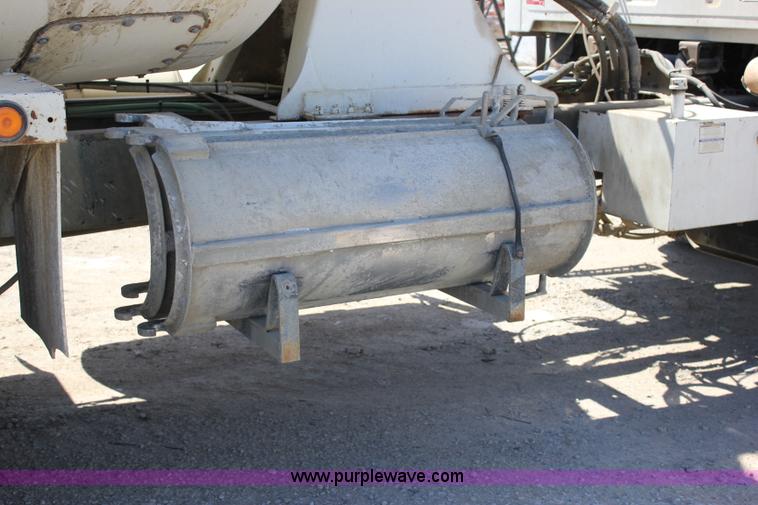 image for item J2253 1999 Sterling A9500 mixer truck