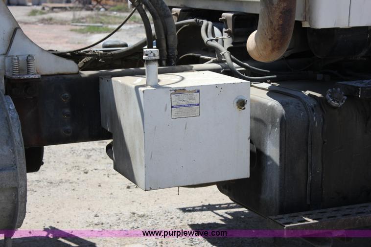 image for item J2253 1999 Sterling A9500 mixer truck