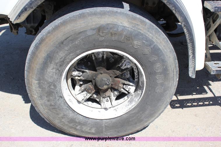 image for item J2253 1999 Sterling A9500 mixer truck